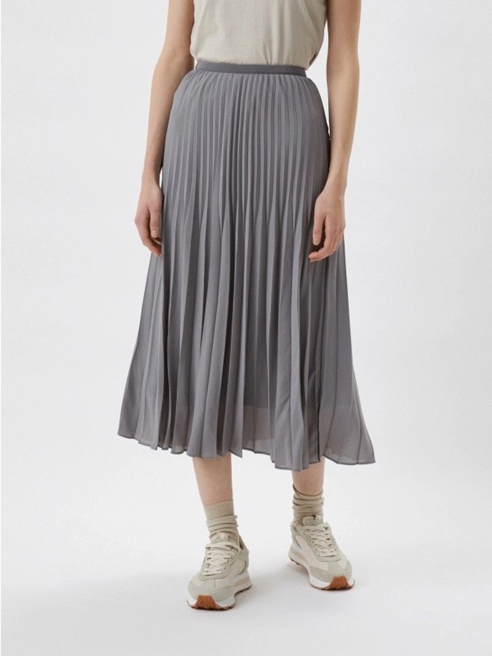 Uniqlo Gray Pleated Midi Skirt